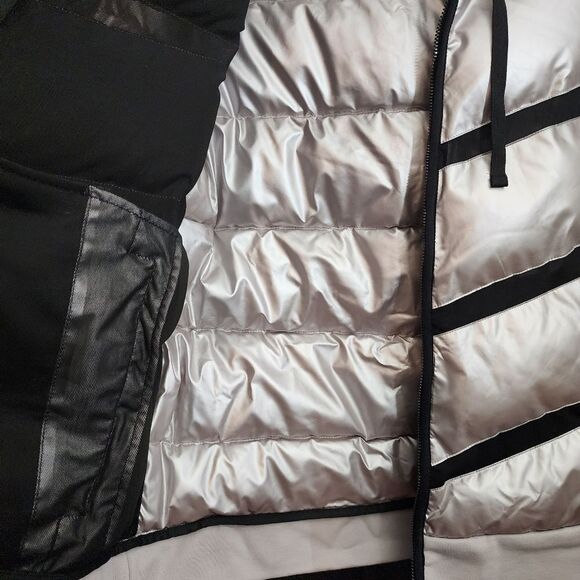 zuda Quilted Silver Pearlized Puffer Jacket with Hood - Picture 6 of 16